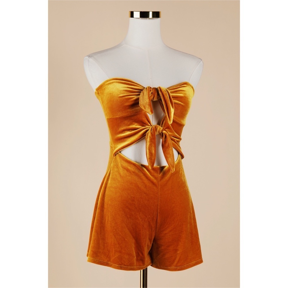 Sz XS Urban Outfitters Maddie Velvet Tie-Front Mini Romper In Carnation EUC